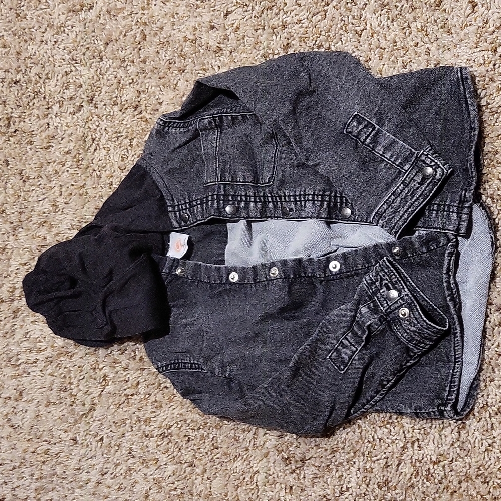 Lightweight snap up hoodie. Cute grey denim wash. 5t.